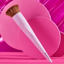 essence Make Up Buffer Brush 01 Buff Away Your Problems